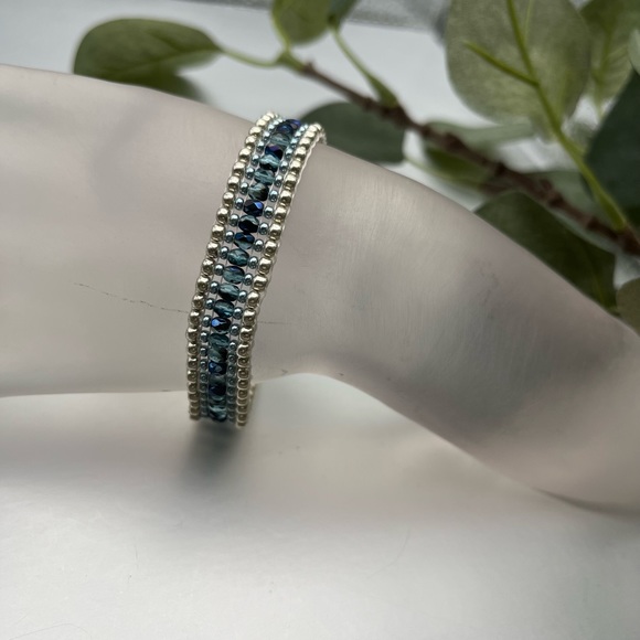 NEW Hand Crafted Blue and Silver Beaded Bracelet - Picture 3 of 10